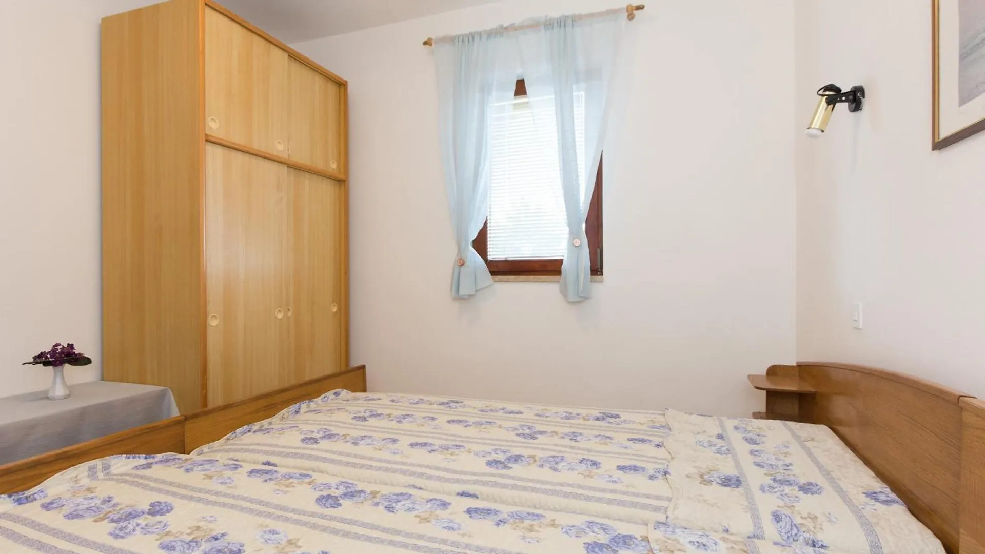 Apartment & Room Dinka, Krk كرك 0*,