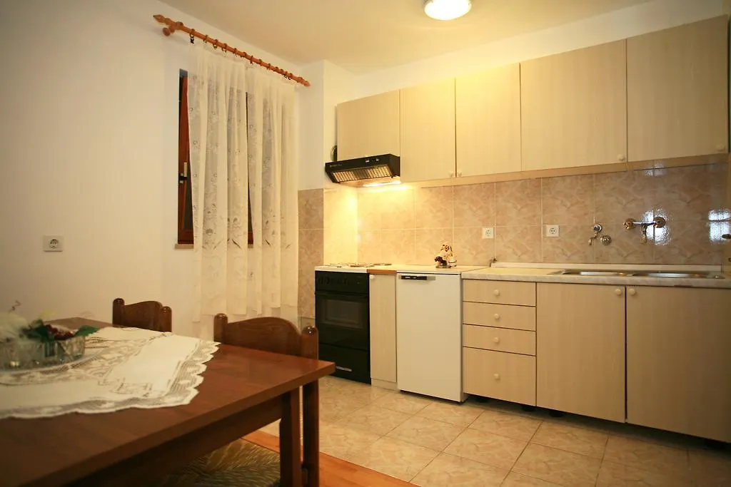 Apartment & Room Dinka, Krk كرك 0*,  كرواتيا